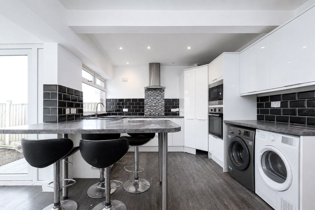 Property photo 2 of 19 Picture No. 64