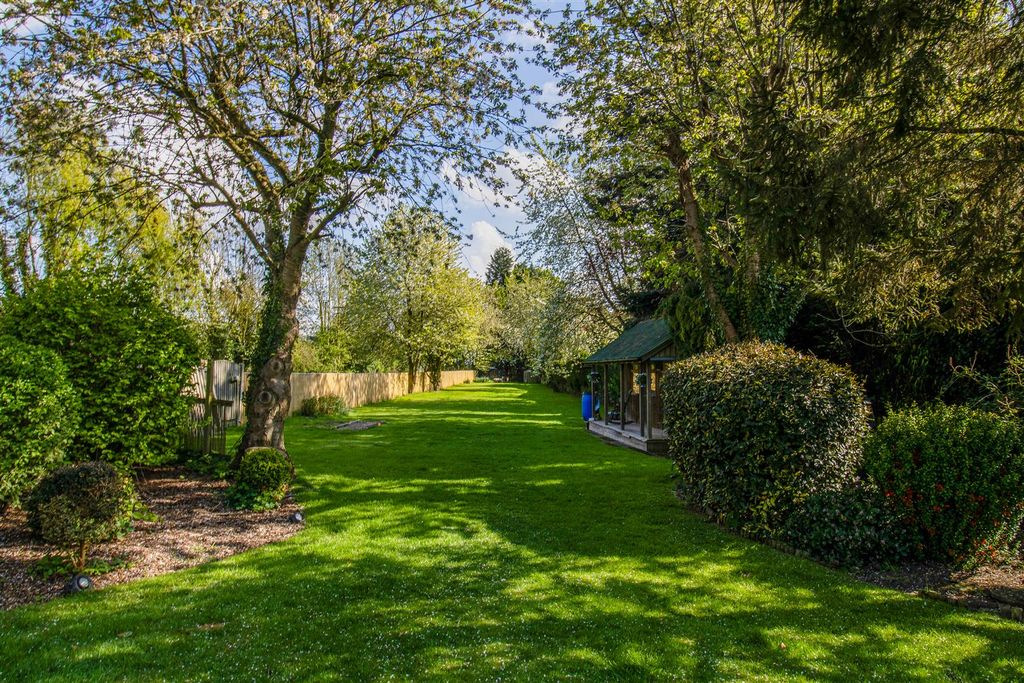 Property photo 2 of 32