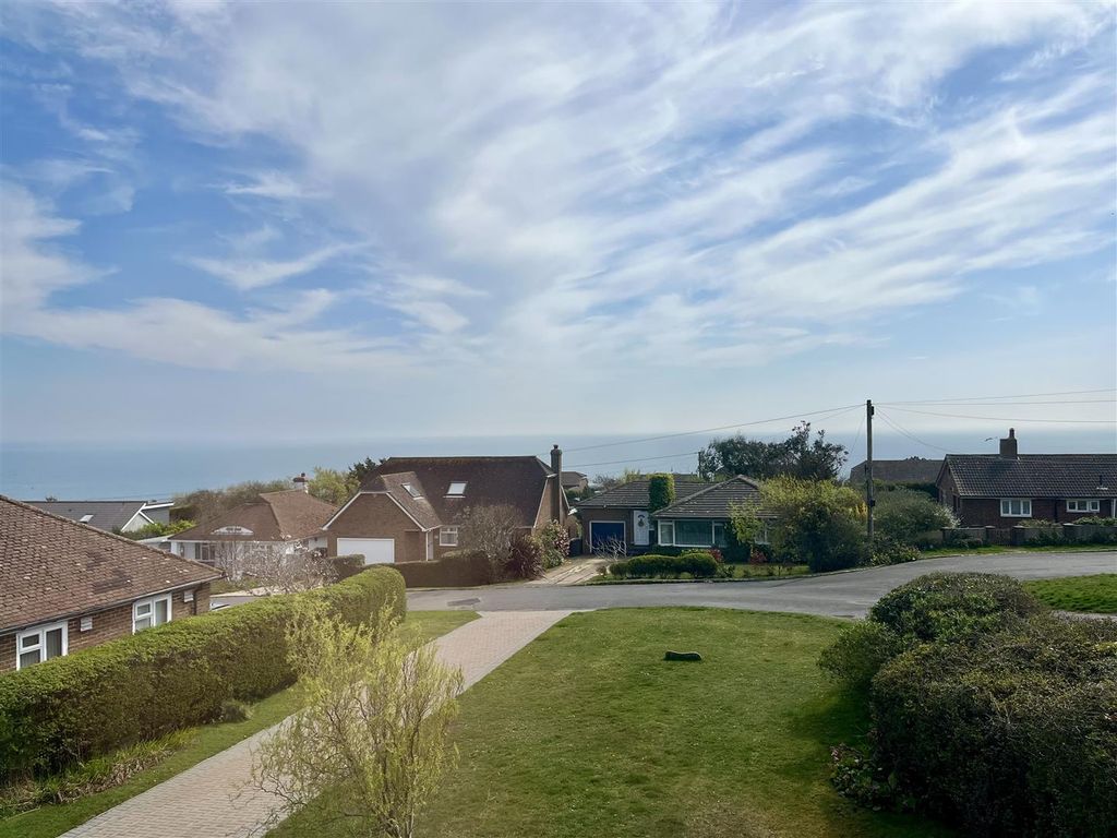 Property photo 2 of 27