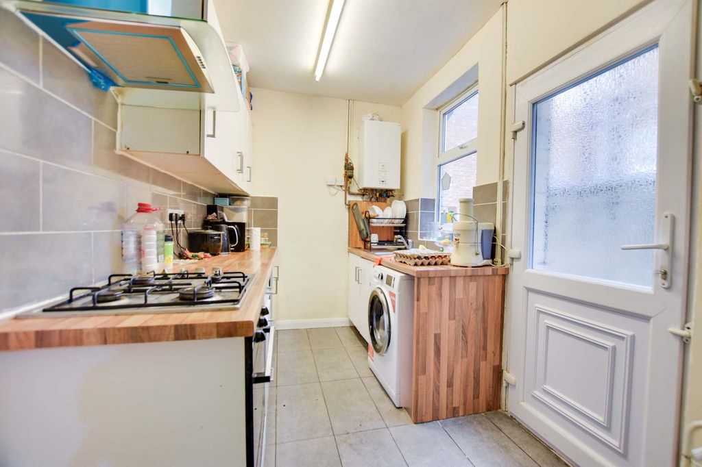 Property photo 2 of 9 Kitchen