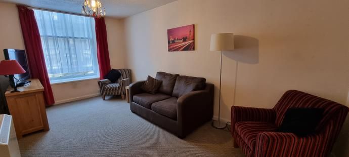 Property photo 3 of 12 Lounge