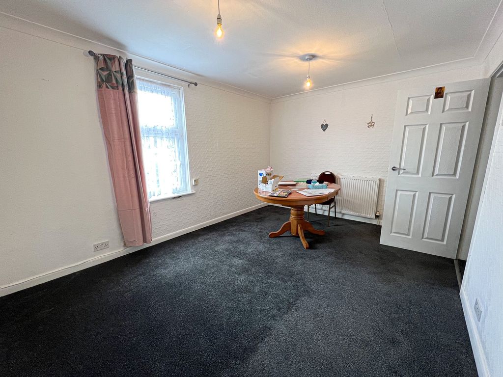 Property photo 2 of 11 Living Room