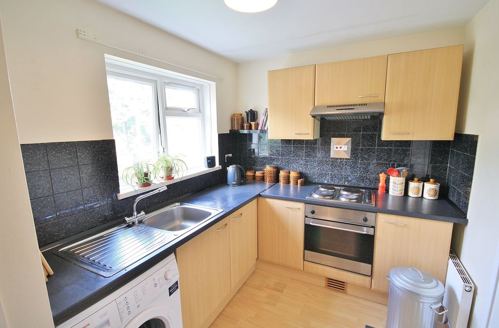 Property photo 2 of 9 Kitchen
