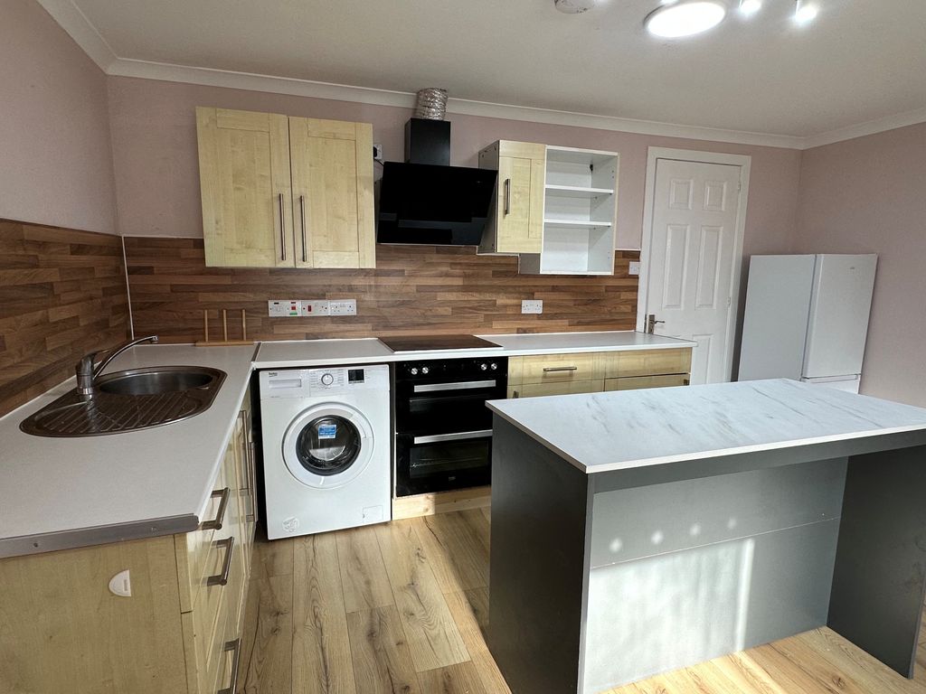 Property photo 3 of 13 Kitchen