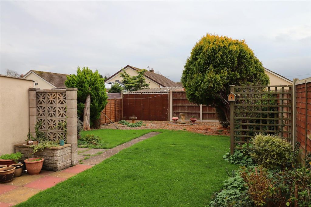 Property photo 3 of 26 Garden