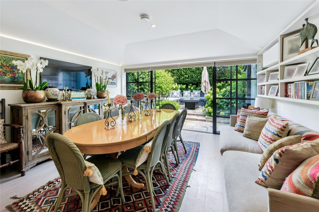 Property photo 3 of 12 Dining Room