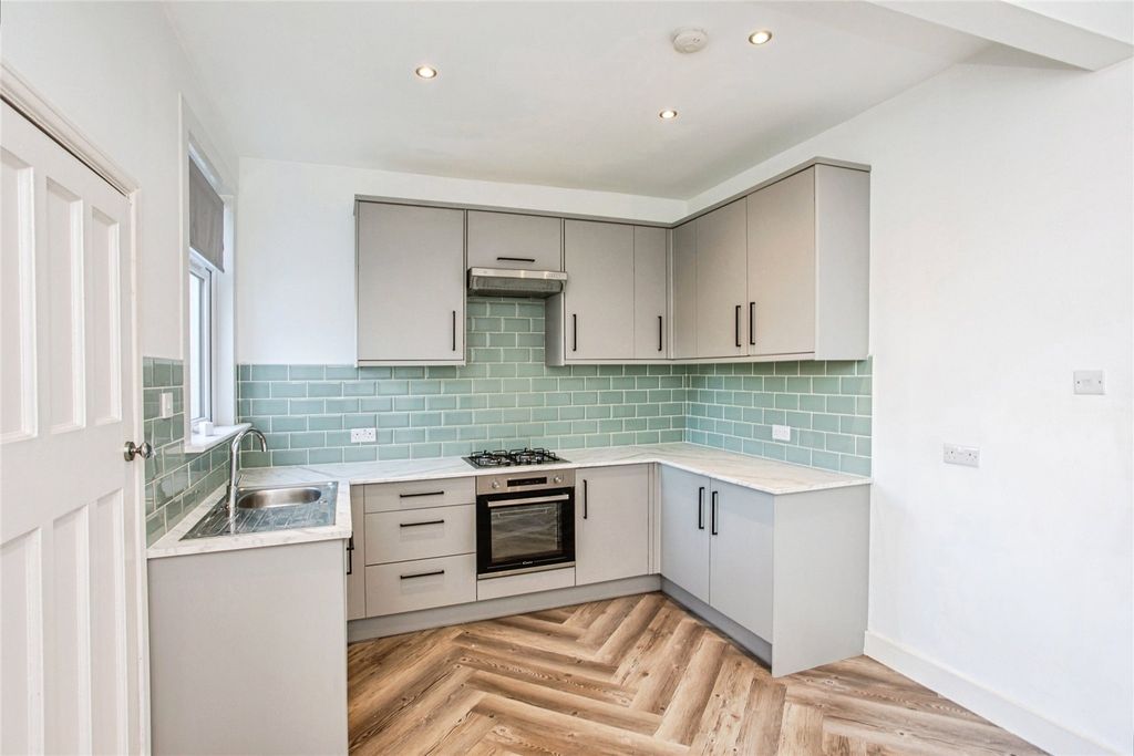 Property photo 3 of 16 Kitchen/Dining Room