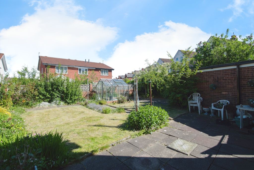 Property photo 3 of 14 Garden