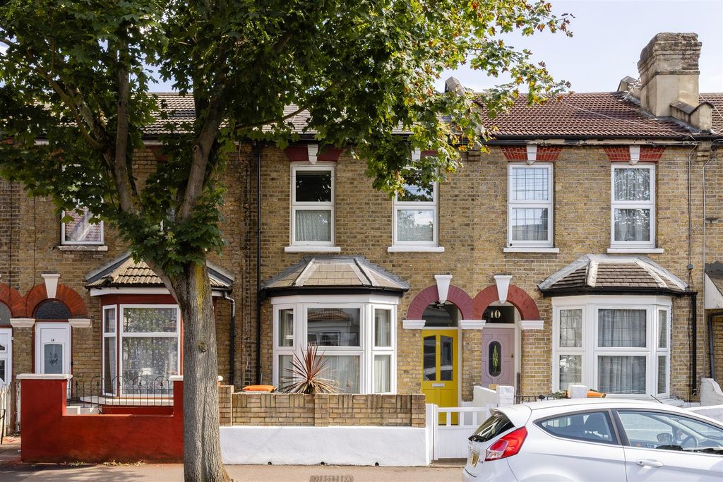 Property photo 1 of 34 Colston Road, E7