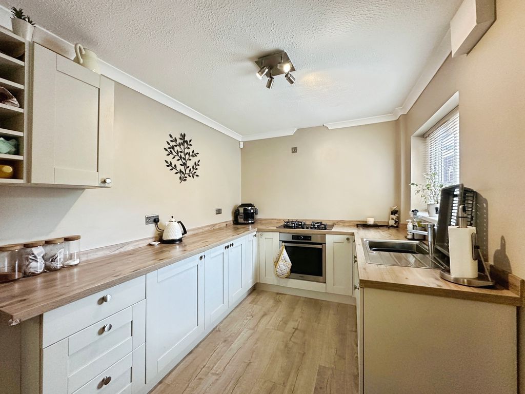 Property photo 3 of 26 Kitchen