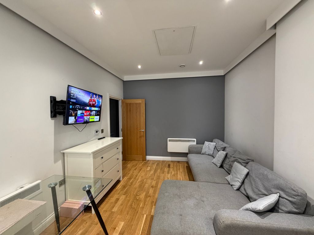 Property photo 1 of 14 Bedroom