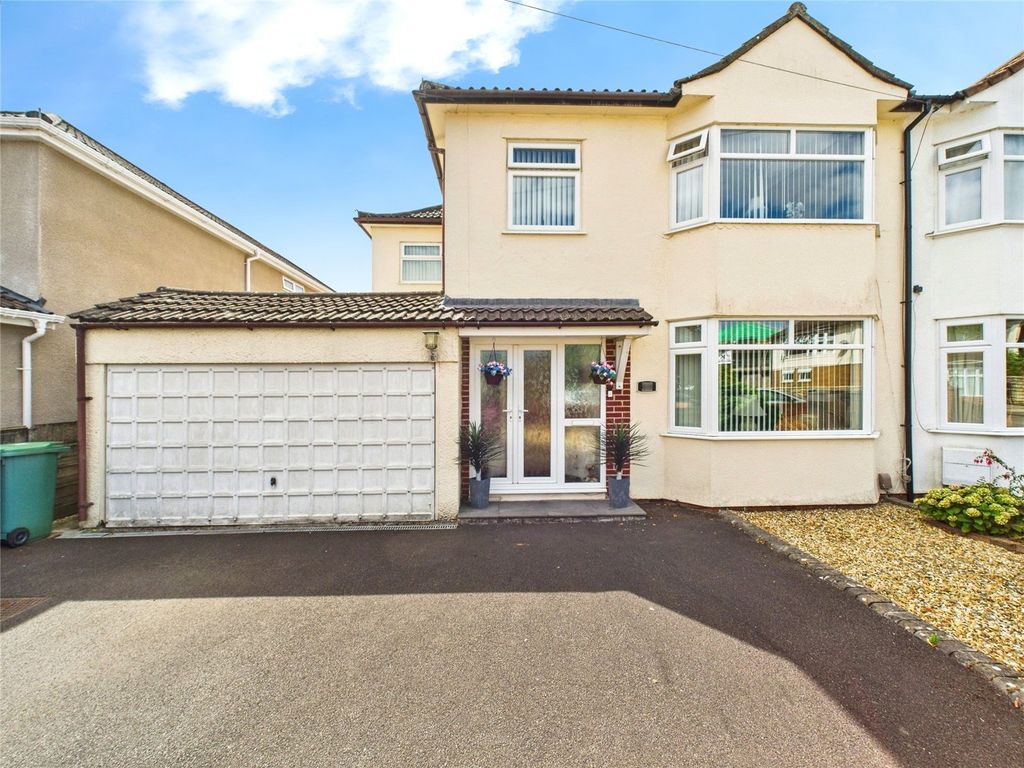 Property photo 2 of 28 Picture No. 04