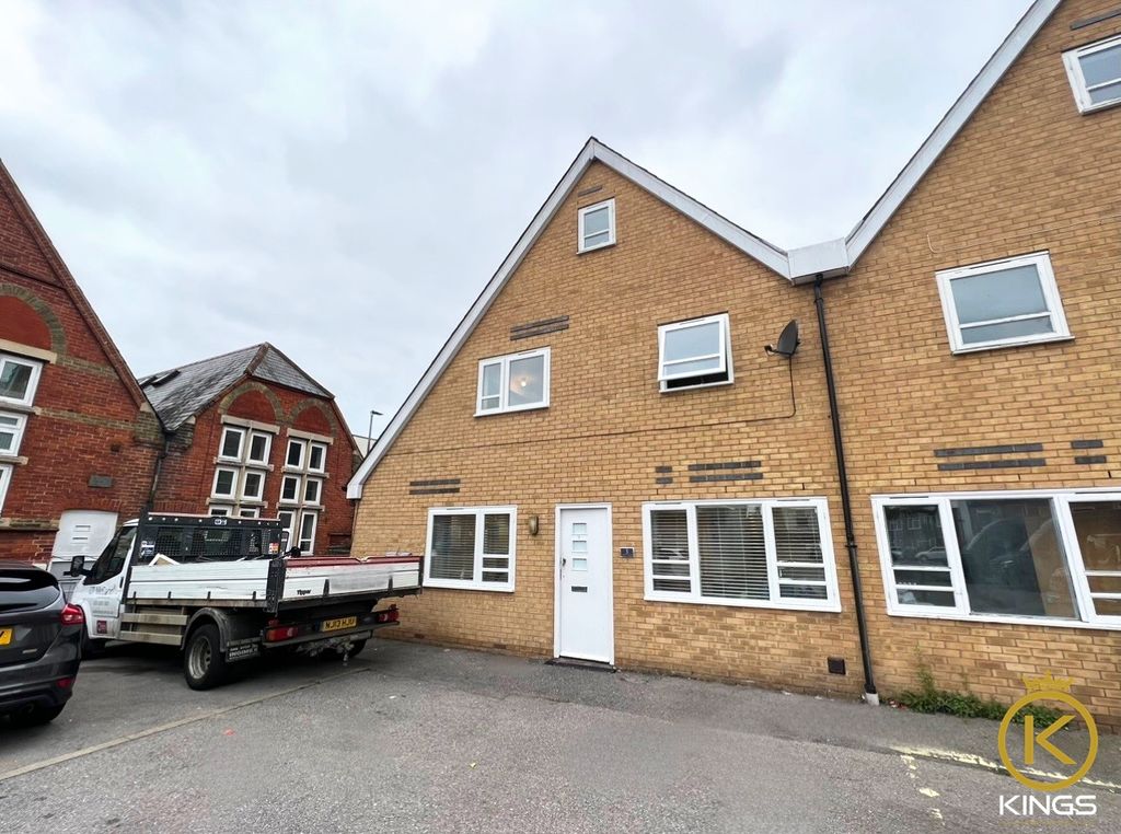 Property photo 1 of 7 8