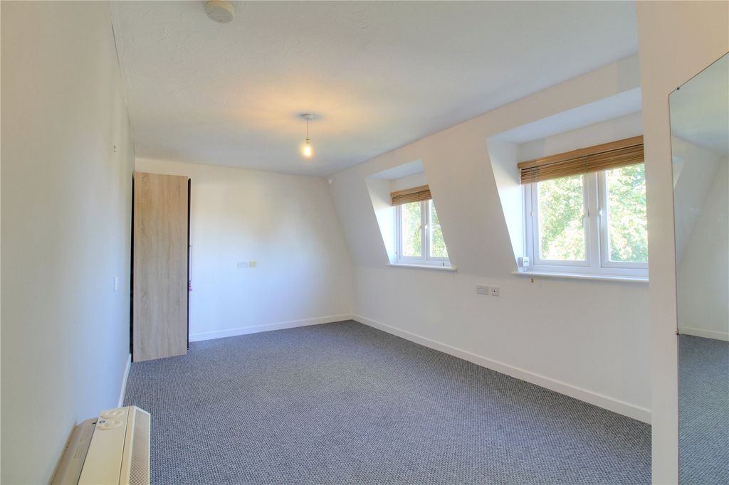 Property photo 2 of 17 Bedroom