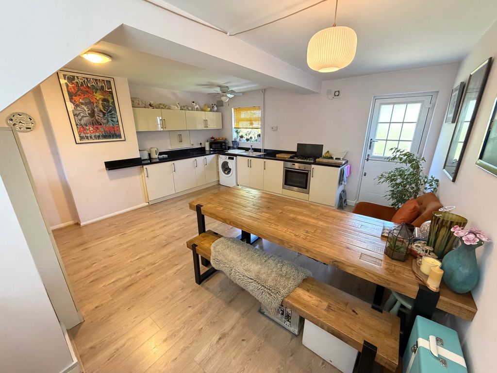 Property photo 3 of 10 Img_5123