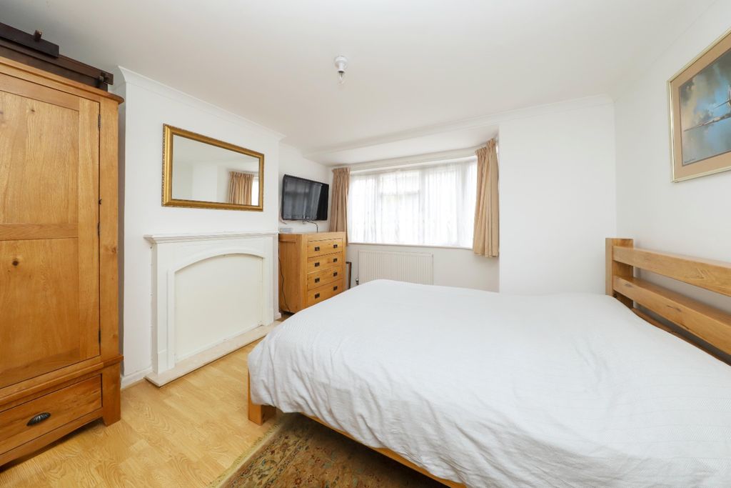 Property photo 3 of 10 4170853