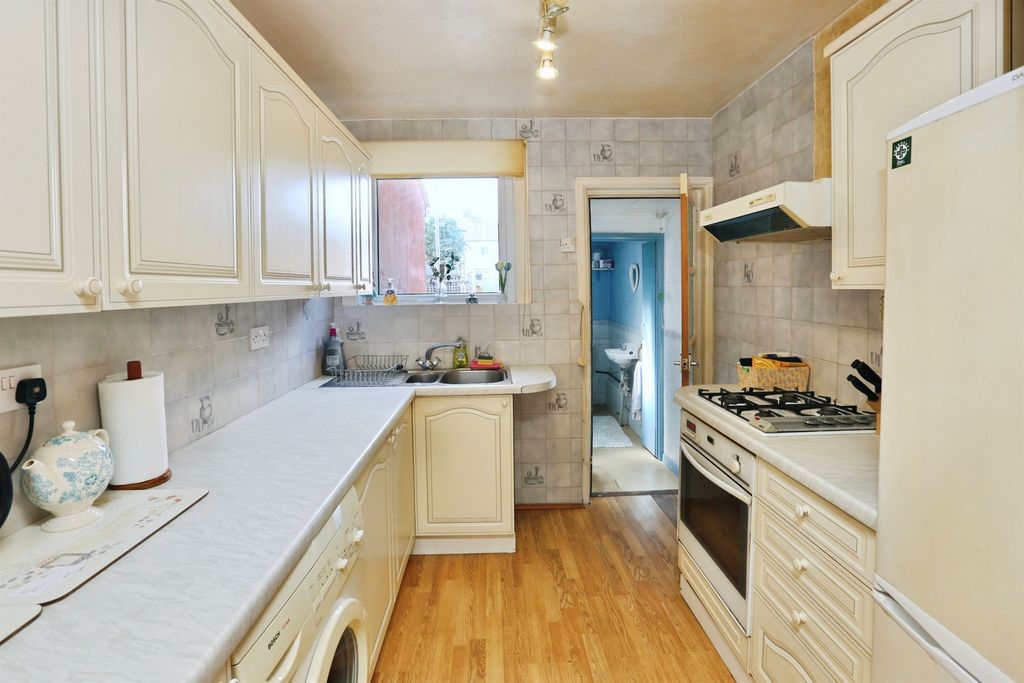 Property photo 2 of 20