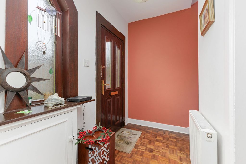 Property photo 2 of 27