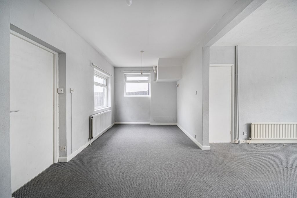 Property photo 3 of 20 1447736-3-69E1Fb0...