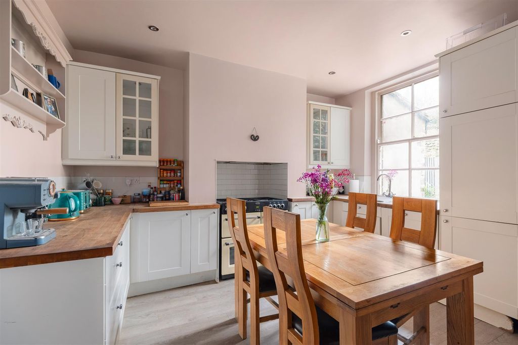 Property photo 2 of 20 Untitled (12 Of 20).Jpg