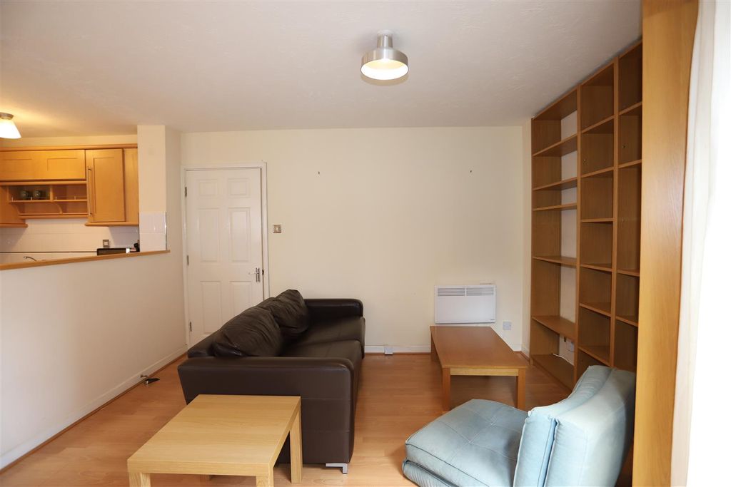 Property photo 3 of 6
