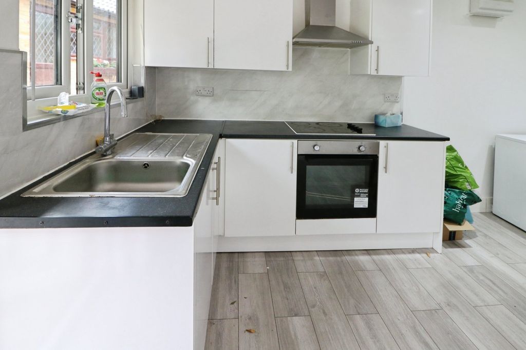 Property photo 3 of 4 Picture No. 06