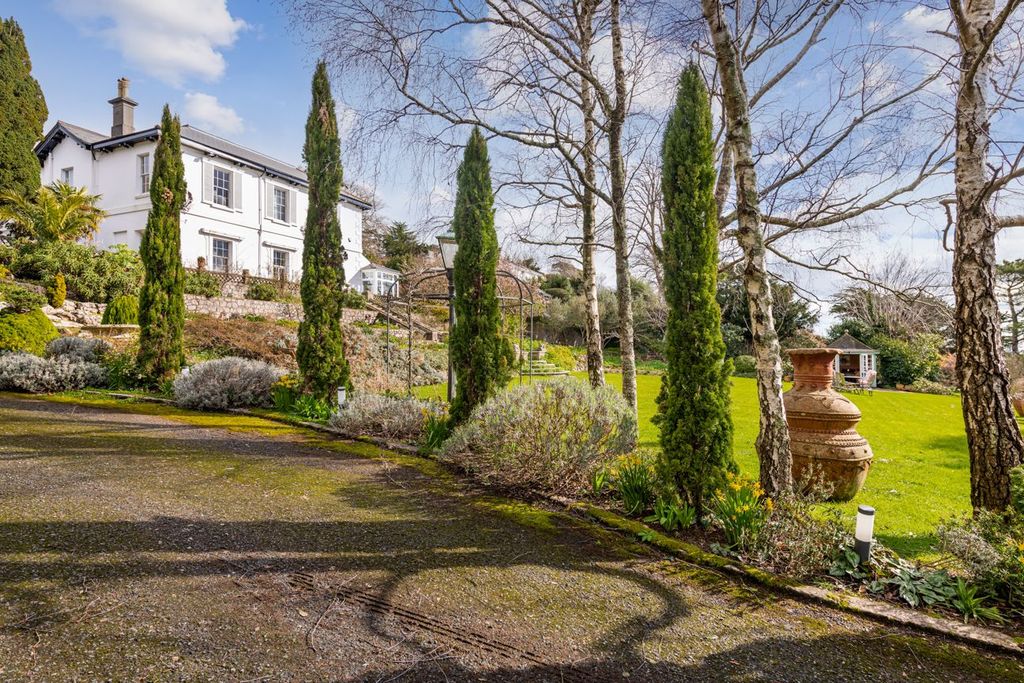 Property photo 1 of 31