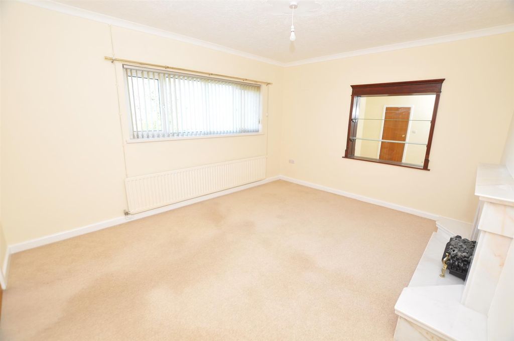 Property photo 2 of 27 Lounge