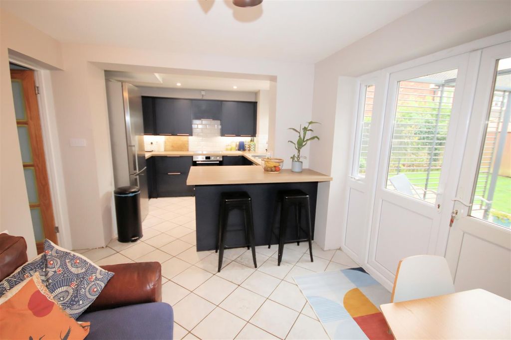 Property photo 2 of 22 Kitchen/Dining Room