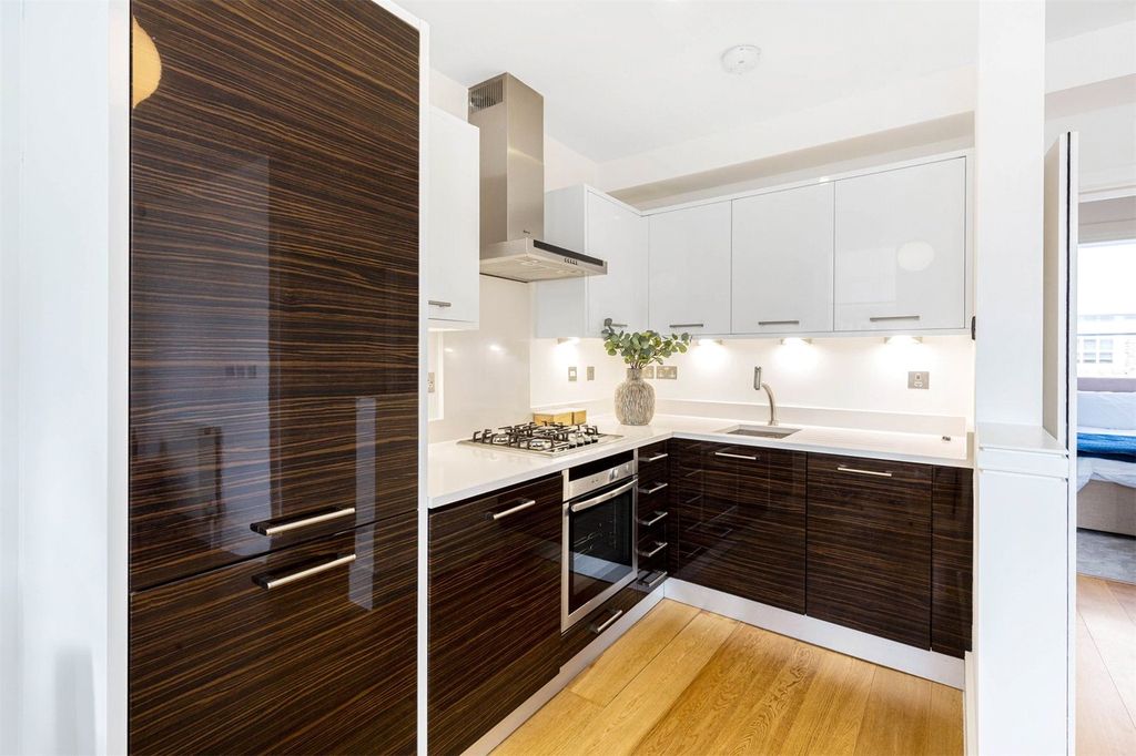 Property photo 3 of 6 Kitchen