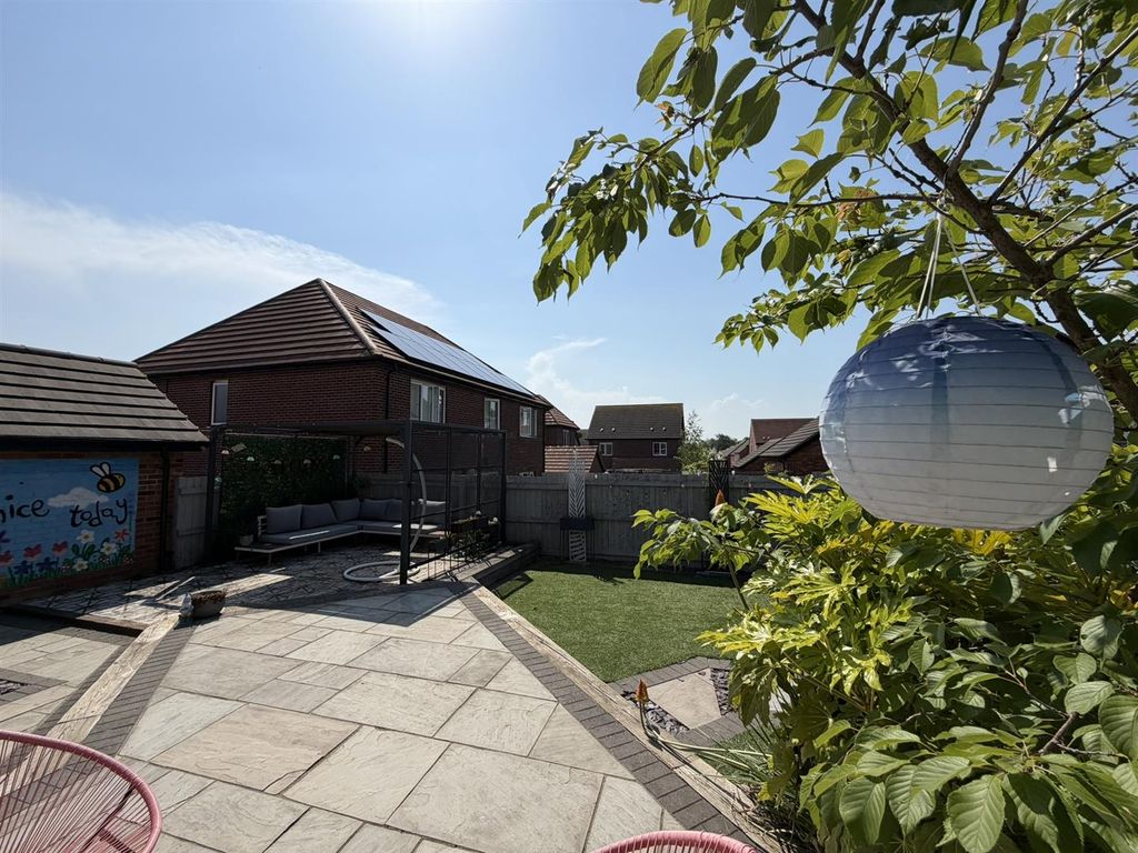 Additional image 37 of 5 bed property for saleButtercup Drive, Daventry NN11