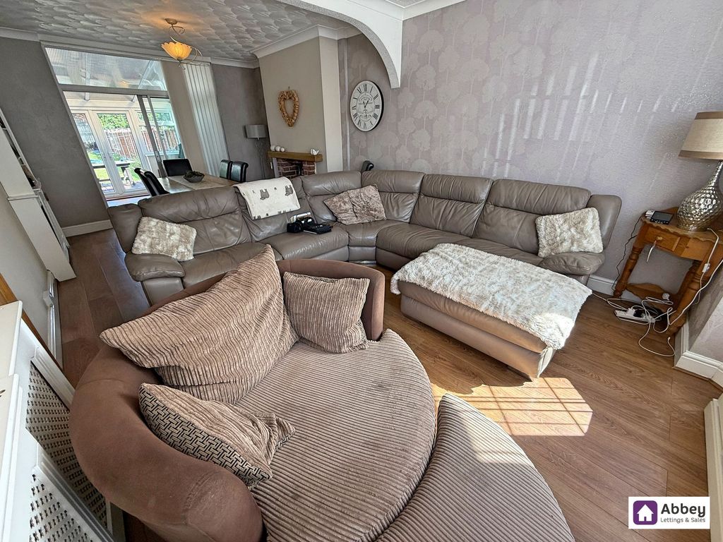 Property photo 3 of 17 Lounge/Diner