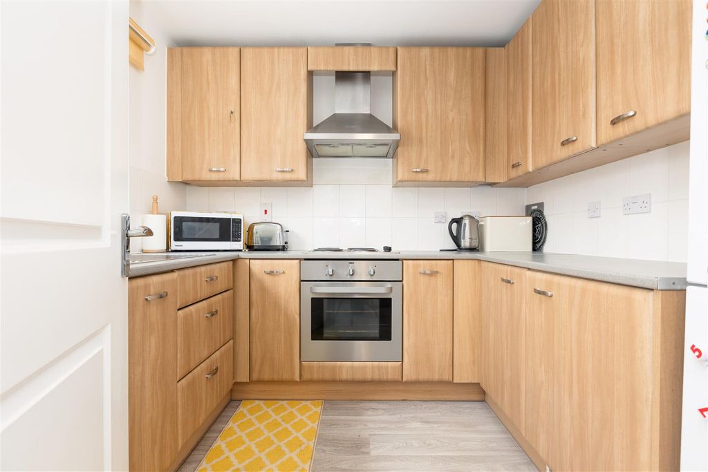 Property photo 3 of 21 Kitchen