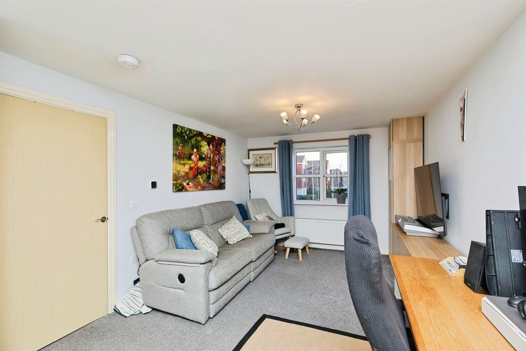 Property photo 3 of 17