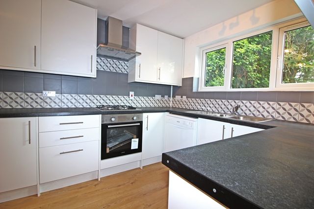 Property photo 2 of 11 Kitchen