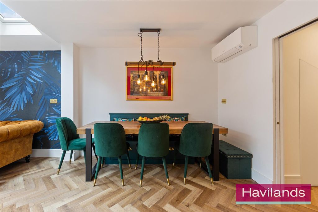 Property photo 3 of 22 Tresilian Avenue-16.Jpg