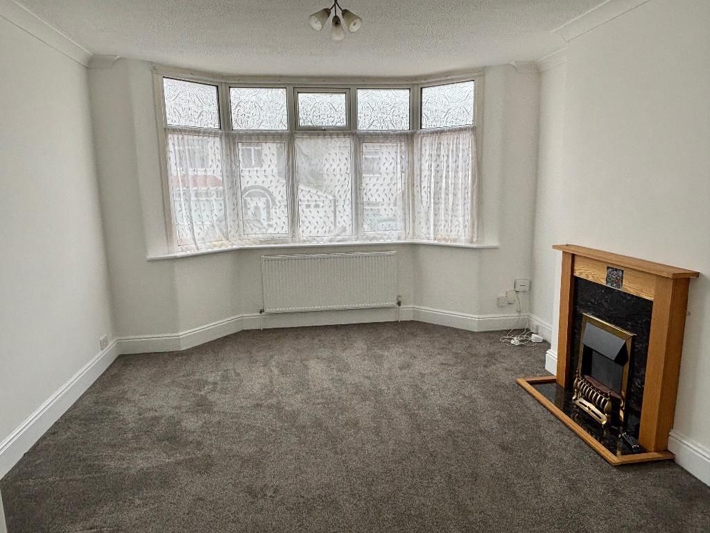 Property photo 2 of 15 Lounge