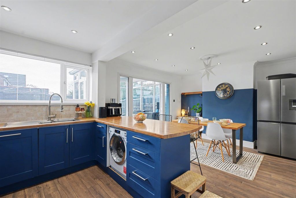 Property photo 2 of 29 Kitchen Diner