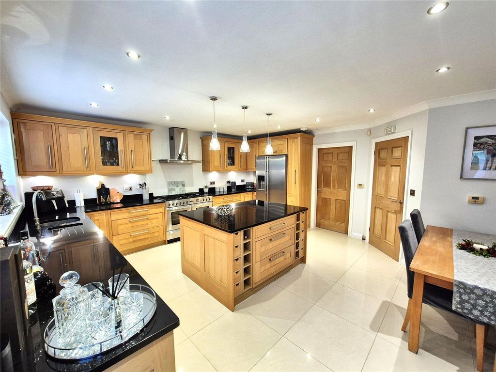 Property photo 3 of 32 Kitchen/ Dining Room