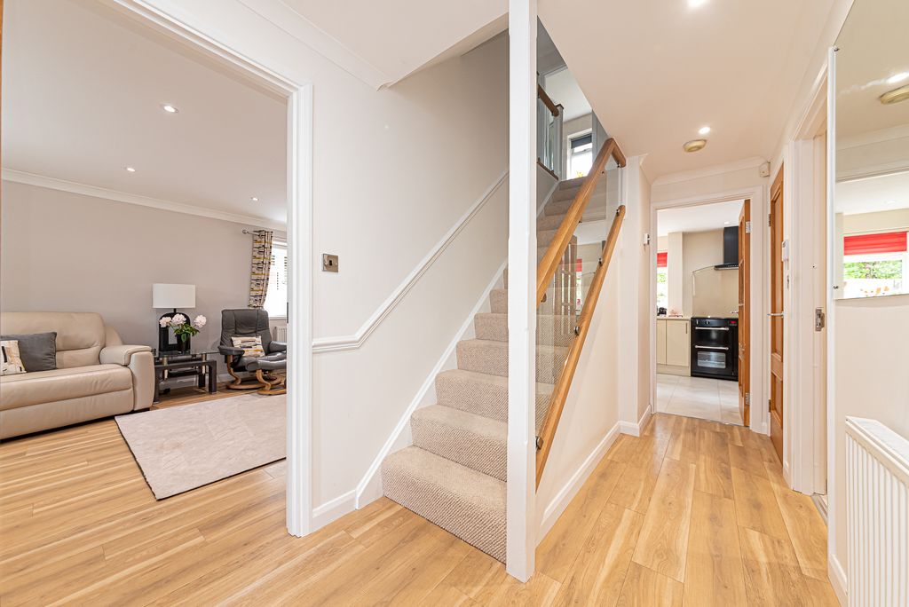 Property photo 2 of 20 Entrance Hall