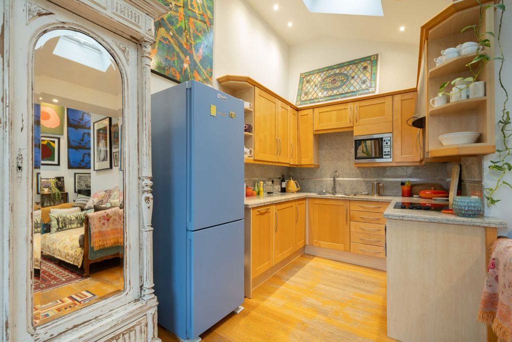 Property photo 3 of 6