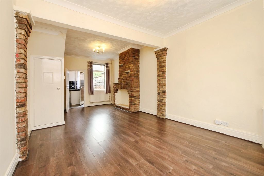 Property photo 3 of 23