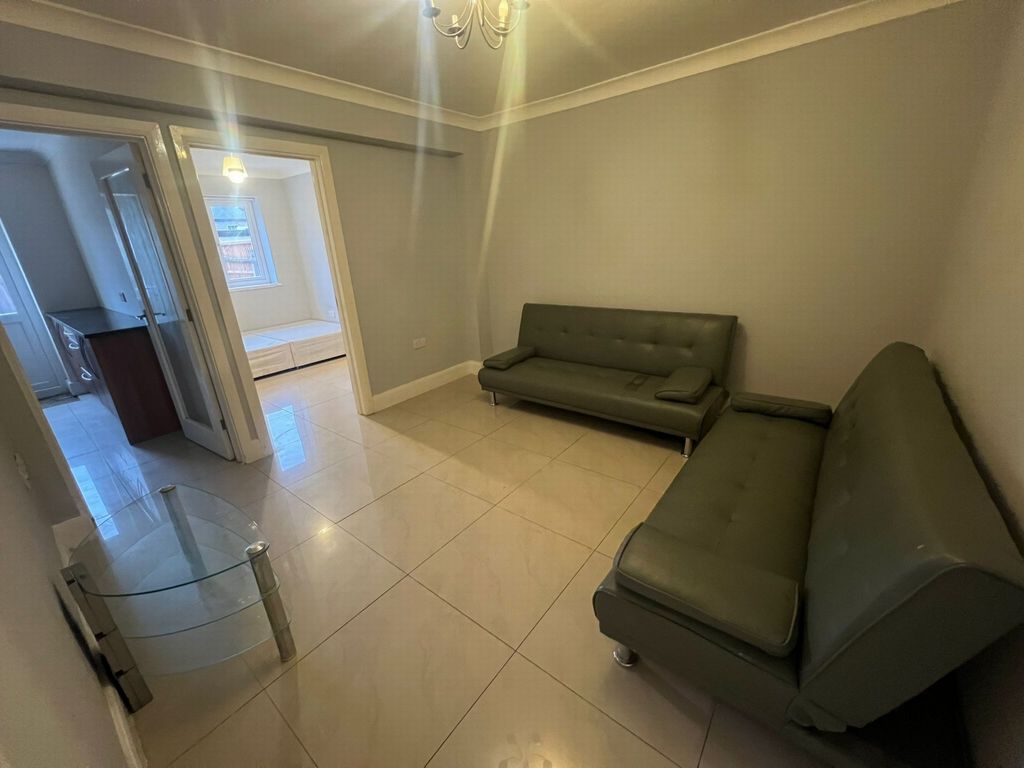 Property photo 1 of 10 Photo 3