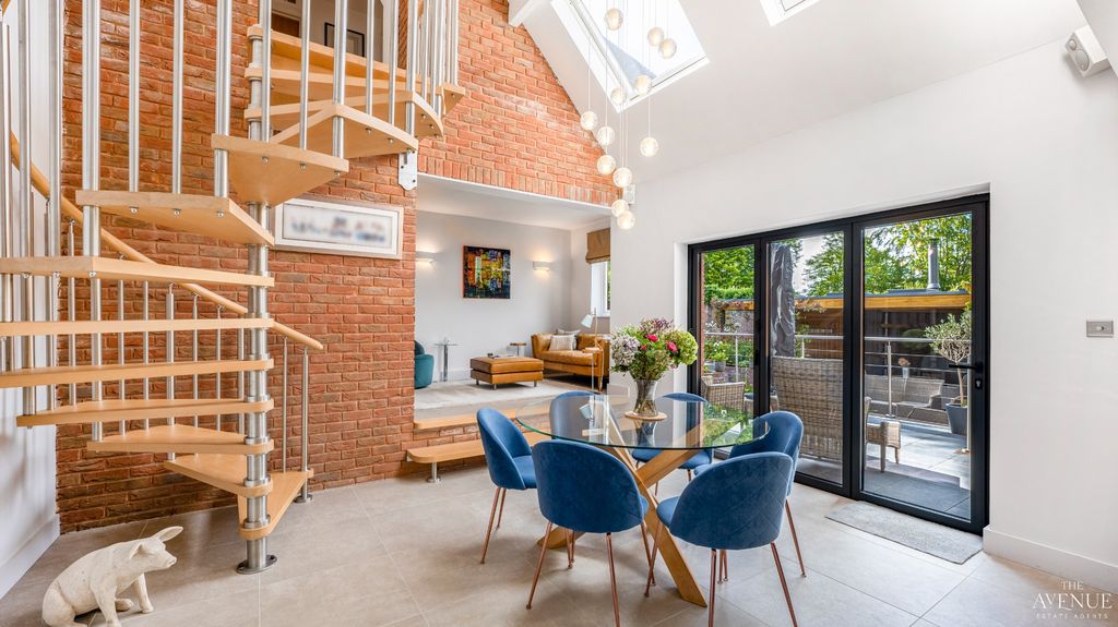 Property photo 3 of 38 4510576