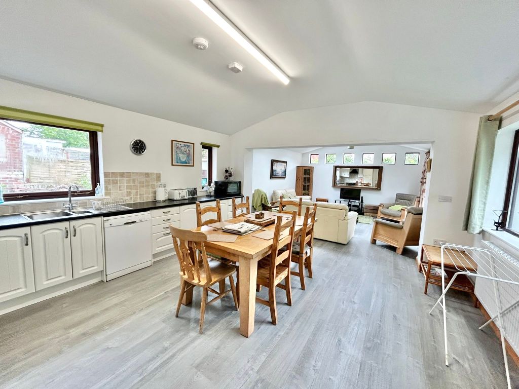 Property photo 2 of 17 0Fdb5B6F-2415-4Dcd-Aaff-93F5c65E9A7F