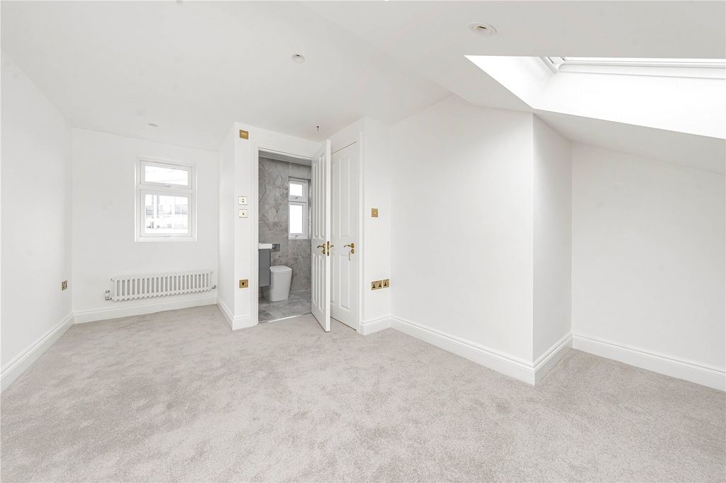 Property photo 3 of 20 Picture No. 12