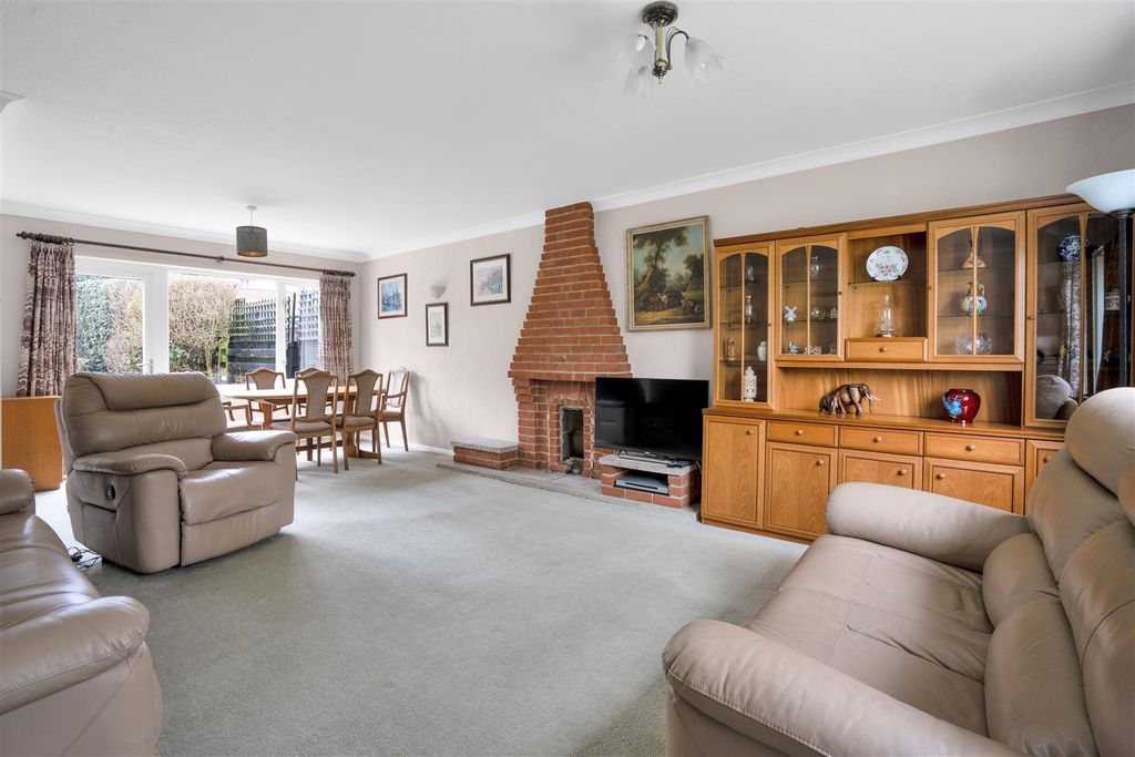 Property photo 3 of 16 Sitting Room