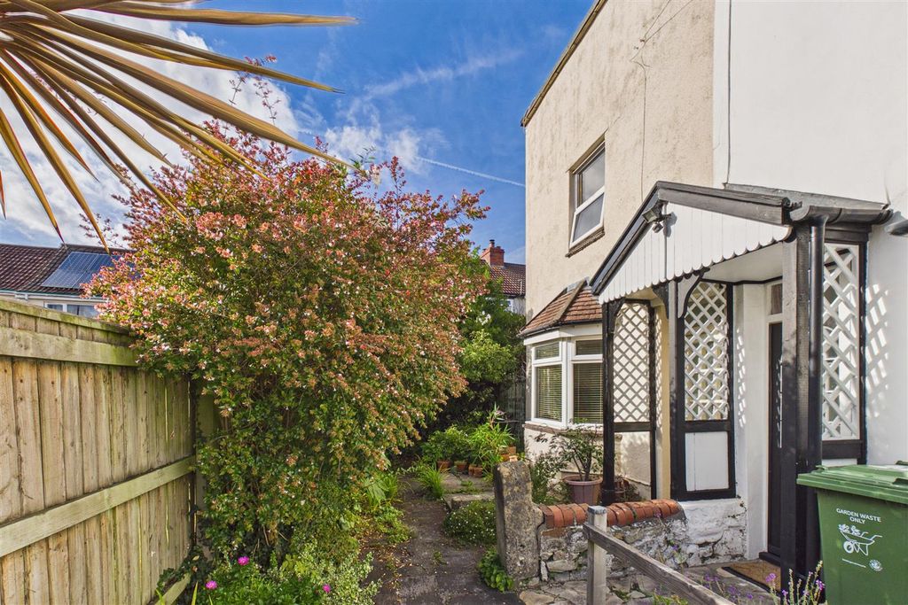 Property photo 3 of 39 23 Golden Hill, Henleaze, Bristol Bs6 7Yg | Freeho