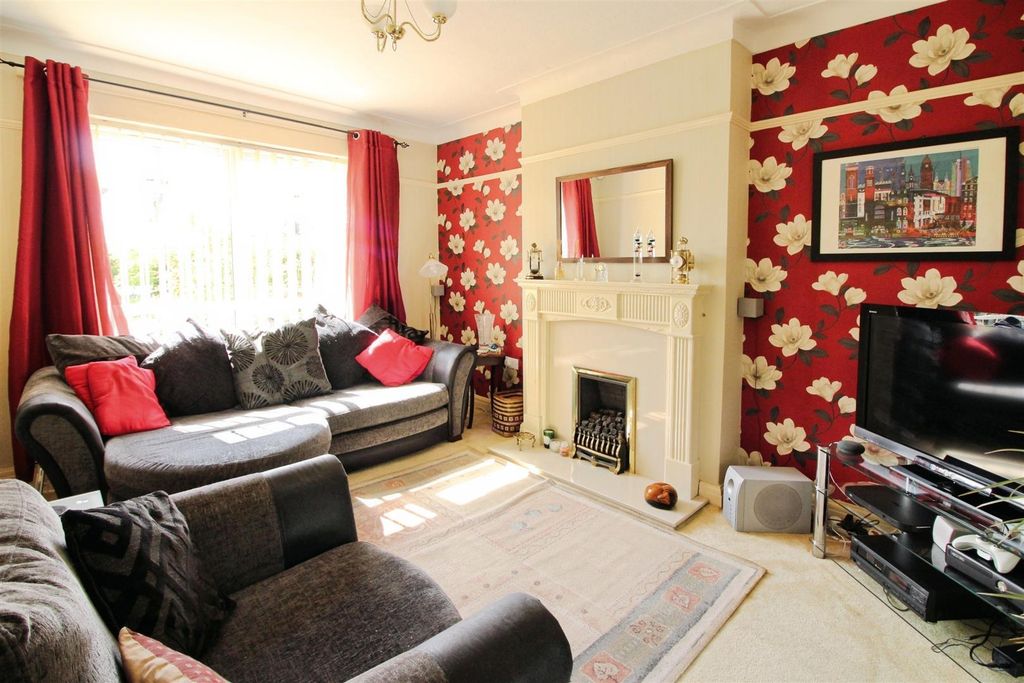 Property photo 3 of 15 Living Room