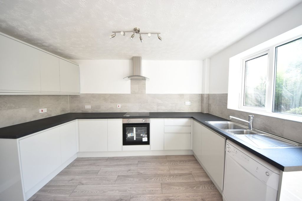 Property photo 2 of 20 Kitchen